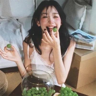 院子里的女人